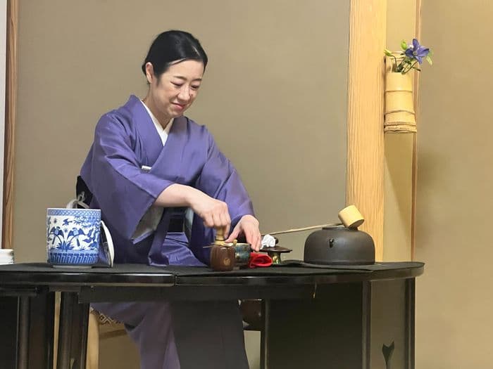Kenrokuen garden tea house 2