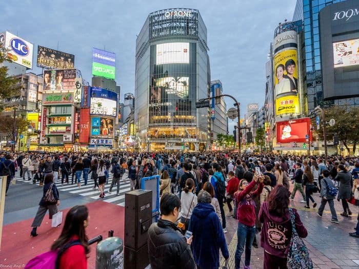 Tokyo Shibuya crossroad crowd