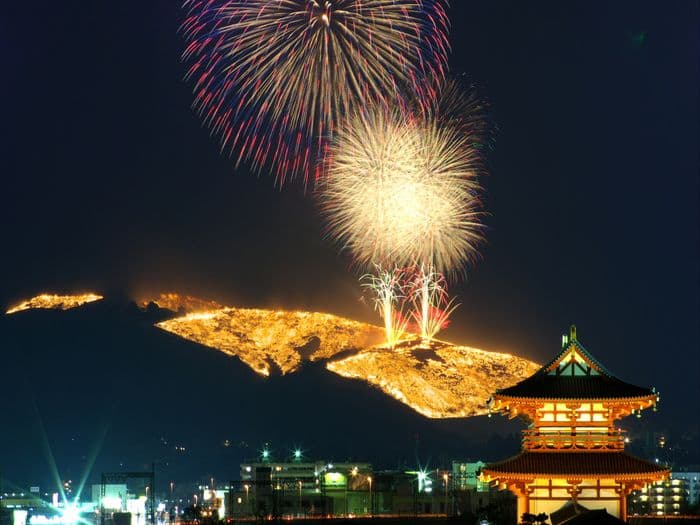 Mont Wakakusa - Yamayaki Matsuri in Nara